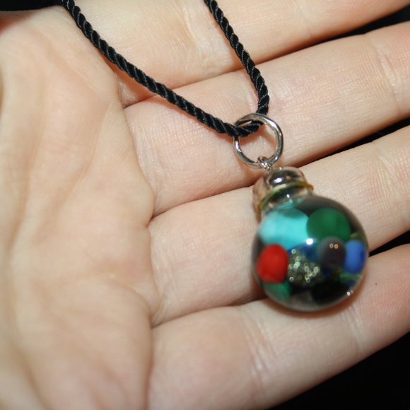 Beautiful black cord necklace with pendant filled with beads 24" - Picture 4 of 5